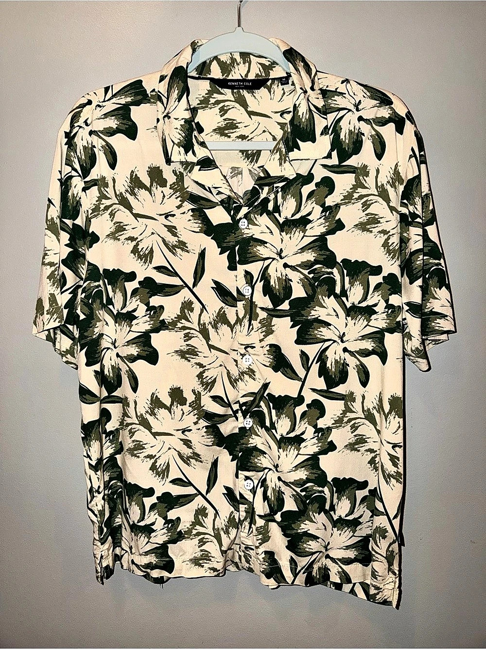 Kenneth Cole Floral Short Sleeve Shirt in Cream & Green Size Medium